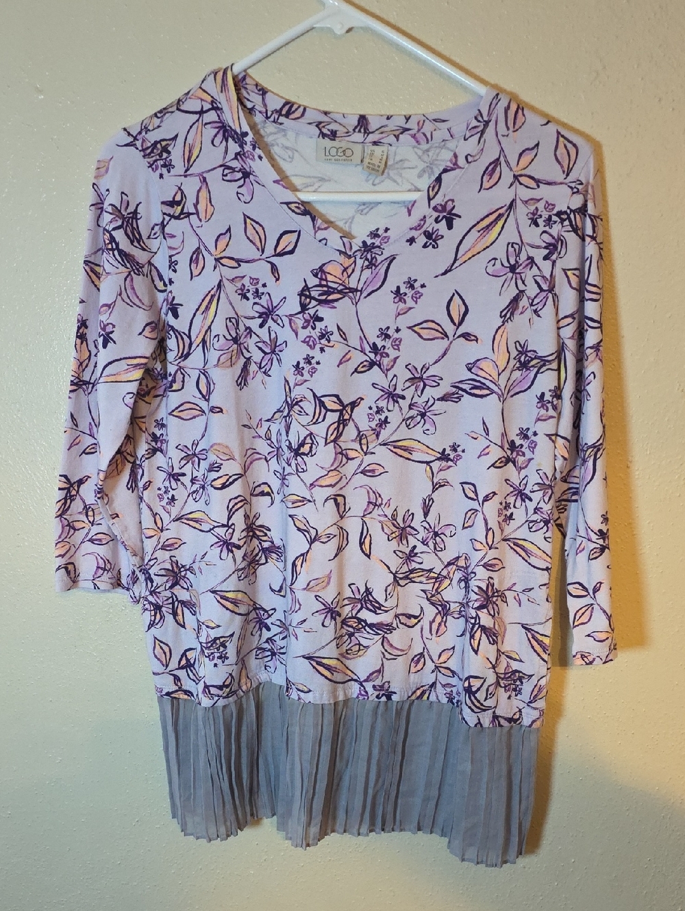 Logo By Lori Goldstein Lavender Floral V-Neck Tunic Top with Pleated Hem S